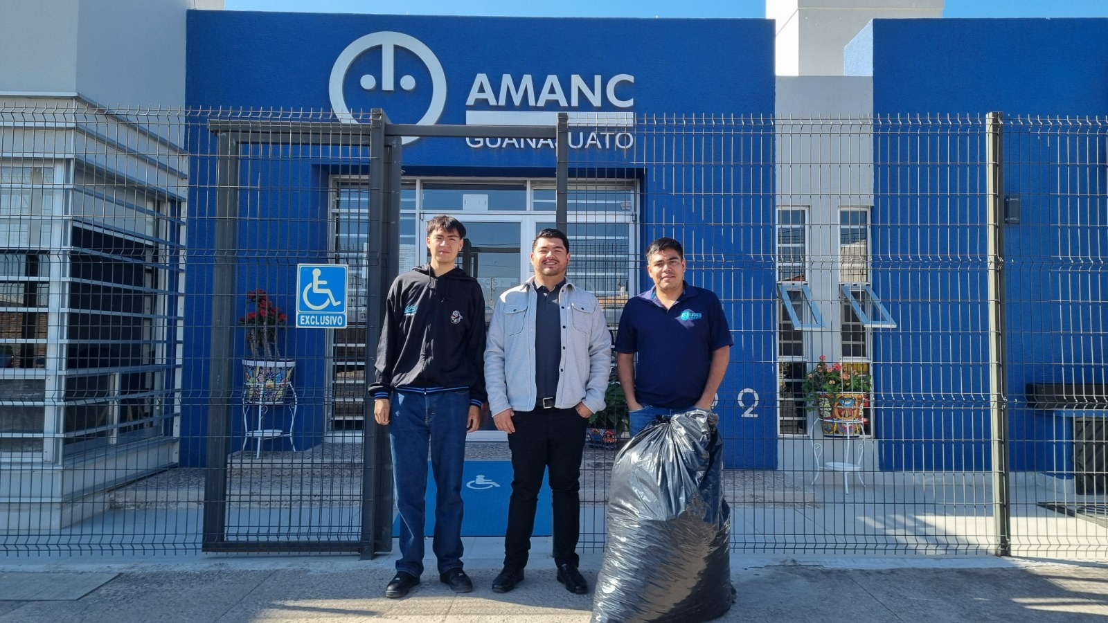 Recolección de tapitas UGES para AMANC Guanajuato